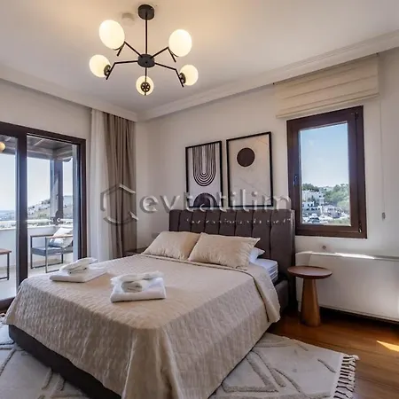 Castle By Evtatilim Villa