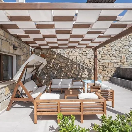 Castle By Evtatilim Vilă *