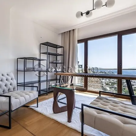 Castle By Evtatilim Vilă